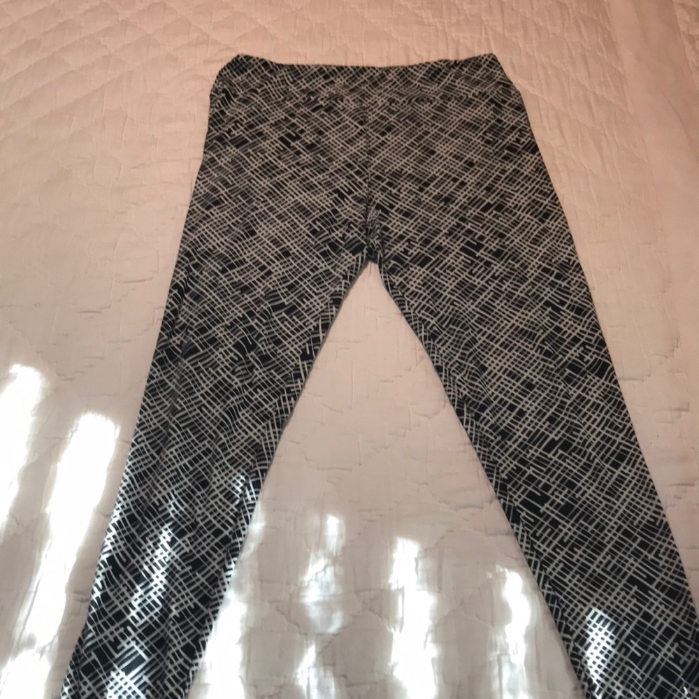 Black and White LuLaRoe Leggings